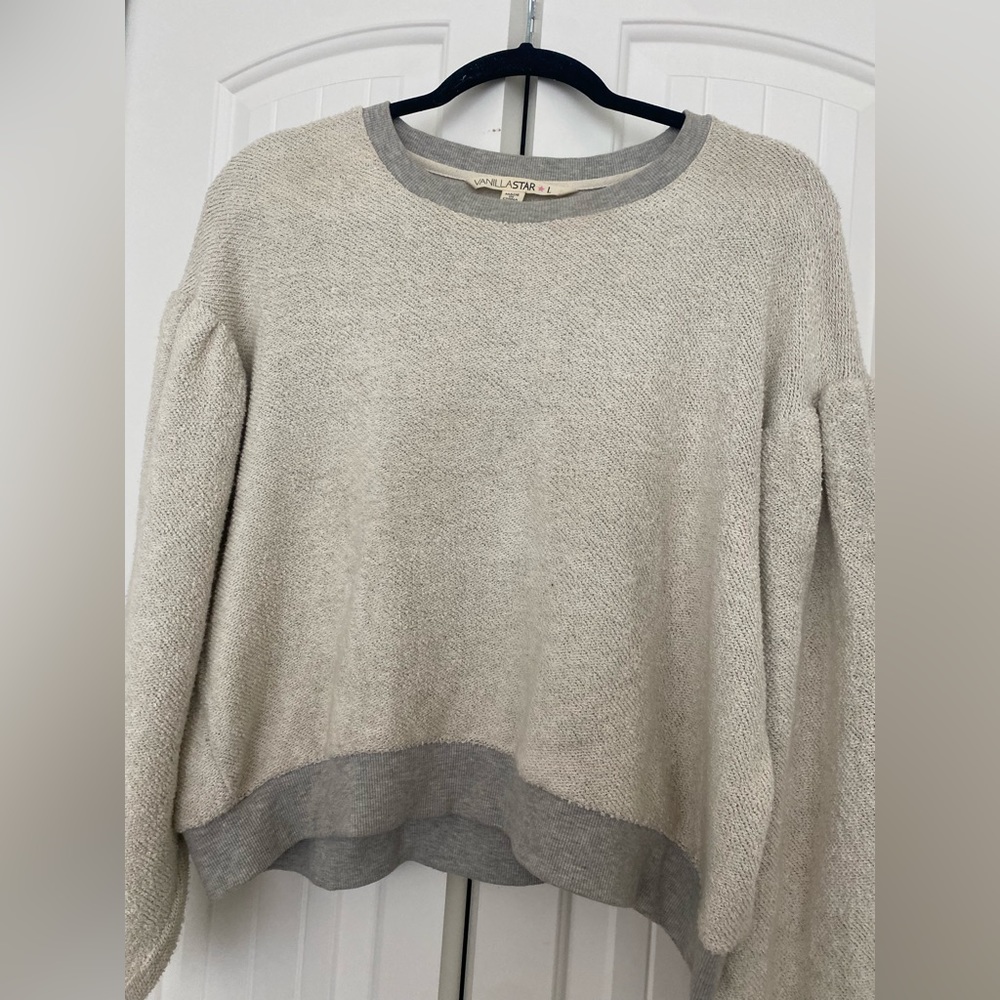 Vanilla star large cropped gray and cream sweater top